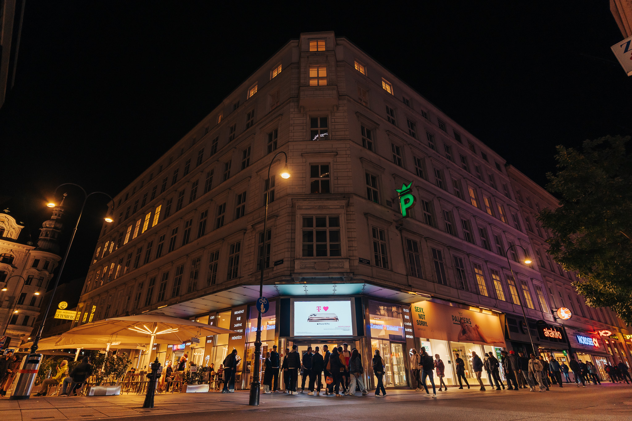 Wien Mitte Fassadenprojektion